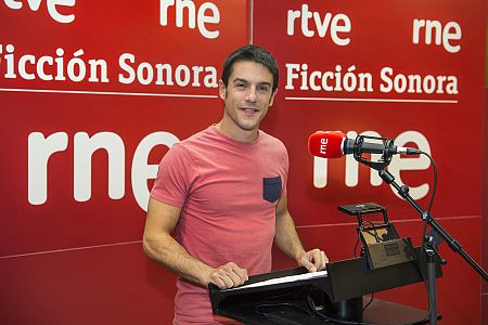 Alejo Sauras protagoniza su primera ficción sonora 'Bienvenido a la pasarela'