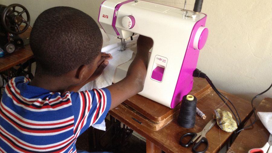 Taller de costura en Casa do Gaiato