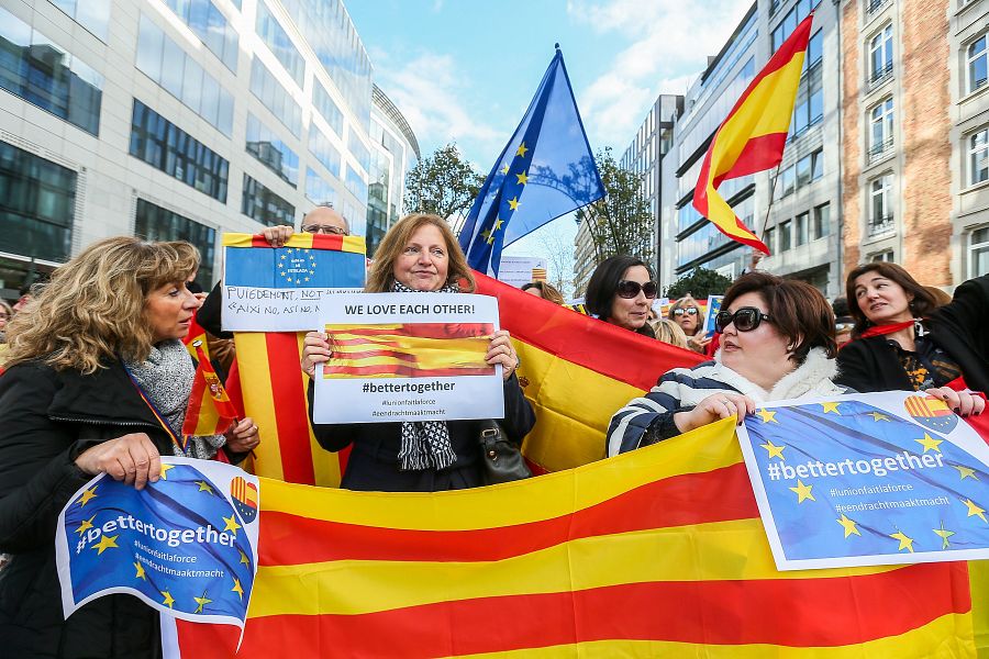 Manifestación por la unidad de España de un centenar de personas en Bruselas