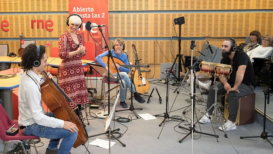 Josete Ordóñez, Martín Meléndez y Manu Masaedo acompañan a Pasión sobre el escenario