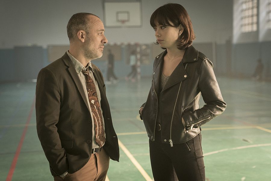 El Carnicero se instala en el instituto para estar cerca de Bea