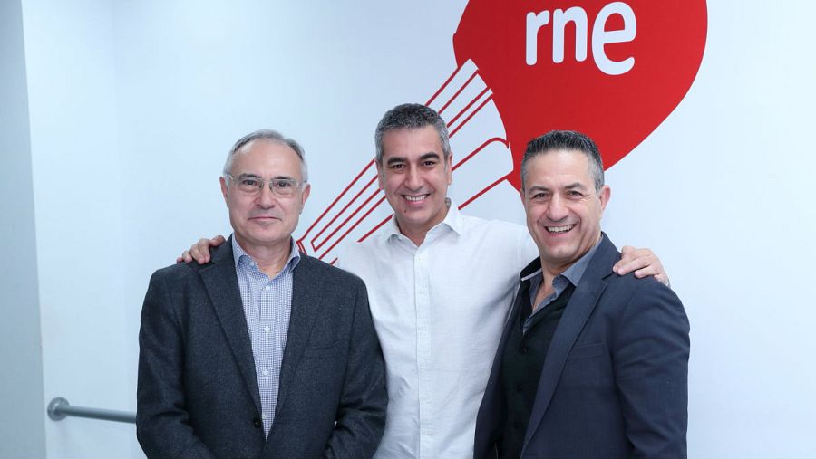 Andres Molina (izquierda) y Antonio Toledo (derecha), con Arturo Martín