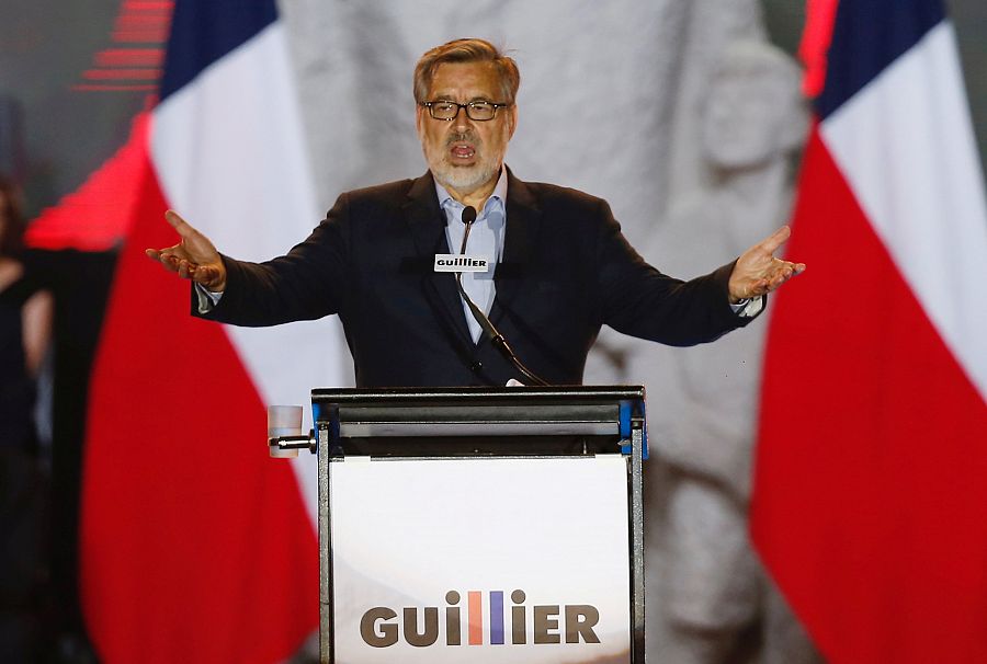 Alejandro Guillier, el candidato que representa la continuidad con Michelle Bachelet, en su mitin de cierre de campaña