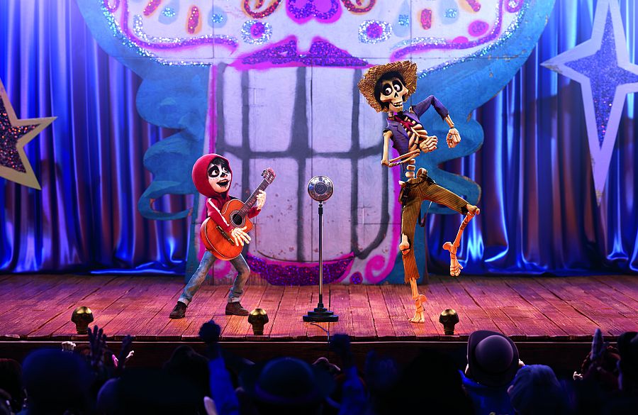 Miguel quiere triunfar como cantante de música mexicana.