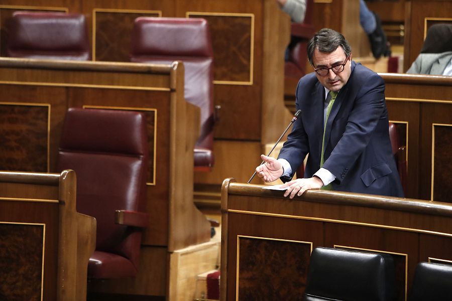 El portavoz del PNV, Aitor Esteban, durante su intervención en el pleno del Congreso.