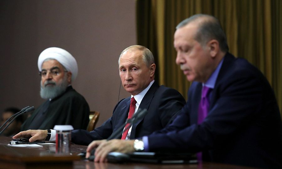 Los tres líderes se han reunido en Sochi por iniciativa de Putin para impulsar un proceso de paz en Siria