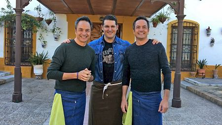 'Torres en la cocina' cumple 500 programas y recibe la visita del cantante Manu Tenorio