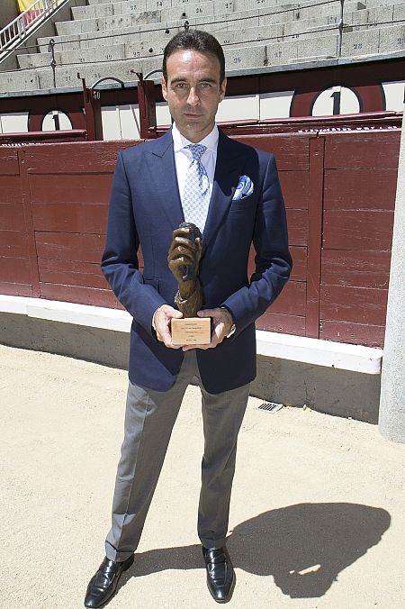 Enrique Ponce con la 'Oreja de Oro' 2016