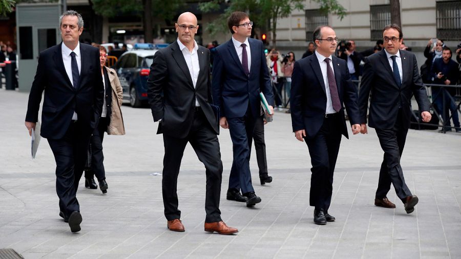 Los exmiembros del Govern Joaquín Forn, Raül Romeva, Jordi Turull y Josep Rull, dirigiéndose a la Audiencia Nacional.