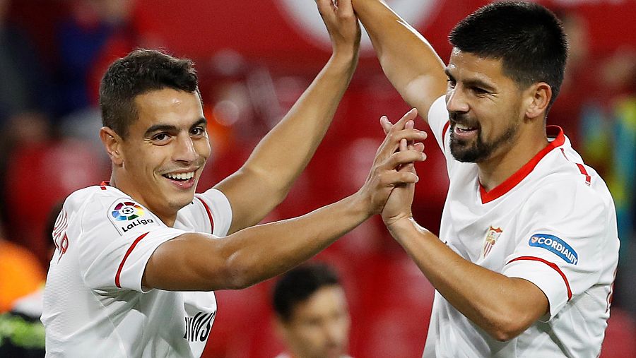 Ben Yedder celebra con Nolito uno de sus goles ante el Cartagena.