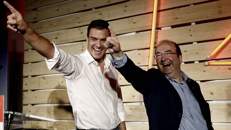 El secretario general del PSOE, Pedro Sánchez, junto al candidato Miquel Iceta.