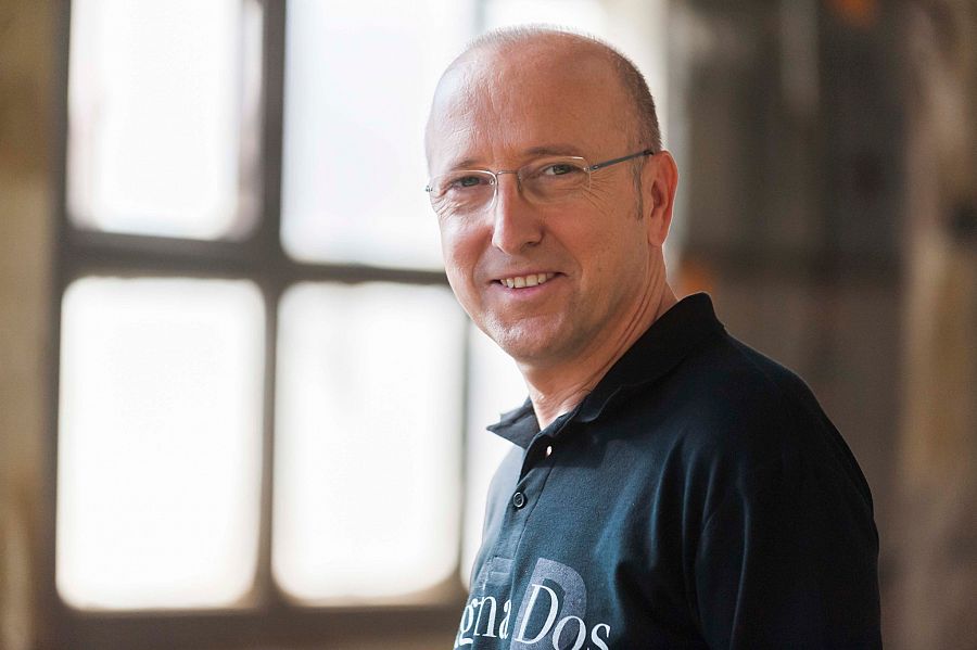 El director y presentador de Página Dos, Óscar López