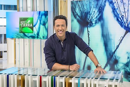 Jacob Petrus  presentador de 'Aquí la Tierra'