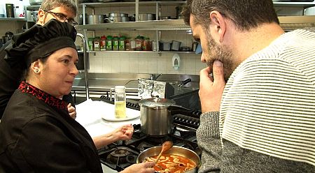 Tiene como principal ingrediente las patitas del cordero criado en La Rioja