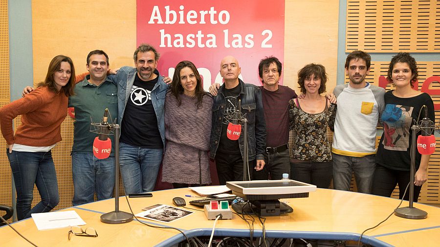 Lagartija Nick, con Paloma Arranz y su equipo