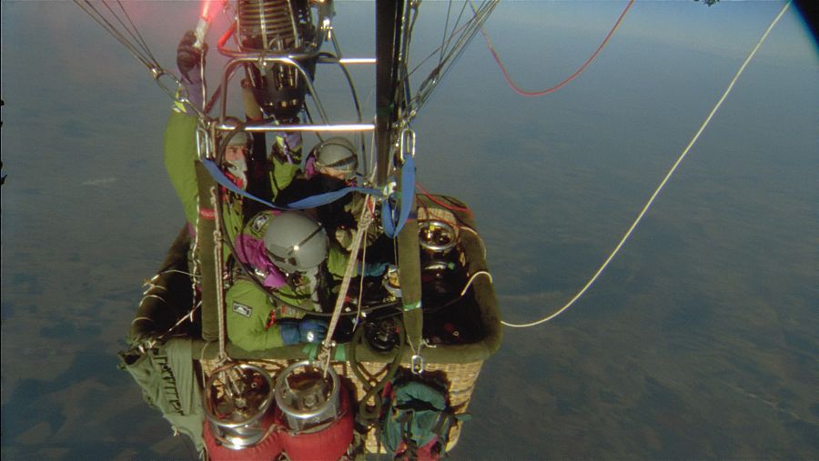 Laureano Casado, Javier Tarno y Antonio Perezgrueso parecen astronautas
