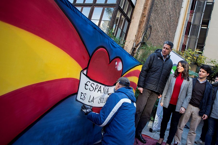 El candidato del PPC a la presidencia de la Generalitat, Xavier García Albiol, de campaña por Barcelona.