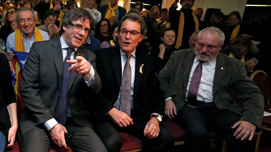 Puigdemont protagoniza su primer mitin de campaña con Mas en Bruselas.