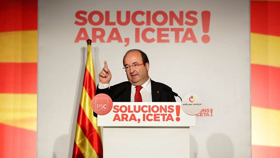 Miquel Iceta se rodea en sus mítines de las franjas rojas y amarillas de la senyera