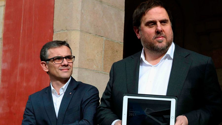 Josep Maria Jové, número dos de Oriol Junqueras en Hacienda, acompaña a este para presentar los presupuestos catalanes de 2017
