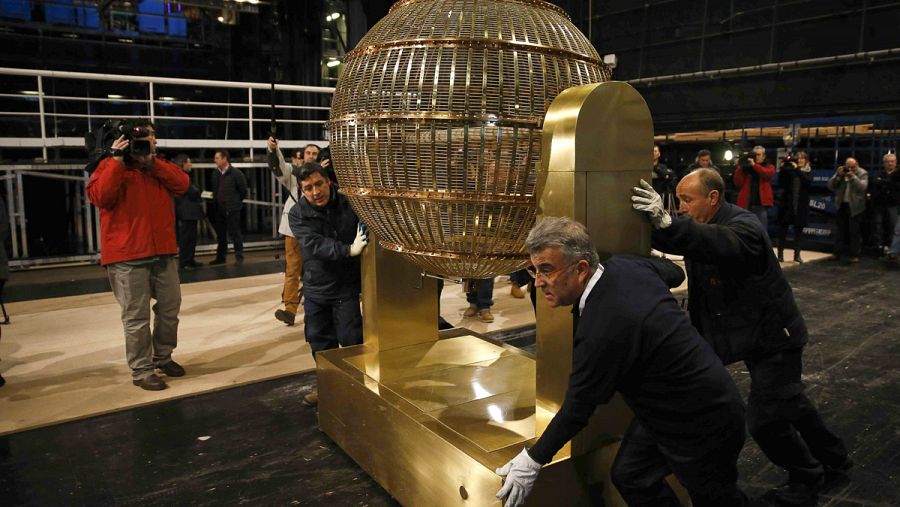 Los bombos de la Lotería de Navidad llegan al Teatro Real