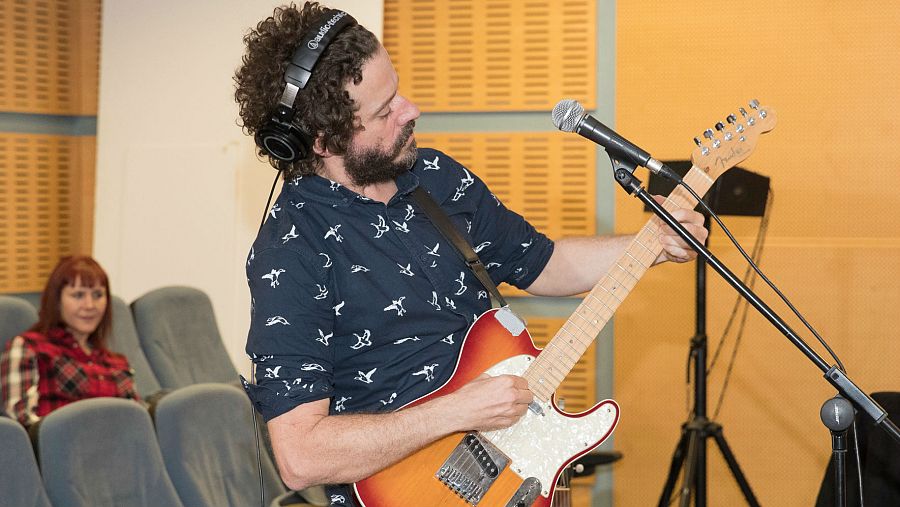 Juan Alberto Martínez, en el escenario de 'Abierto hasta las 2'