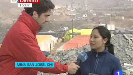 Carlos Franganillo, durante la cobertura del derrumbe y posterior salvamento