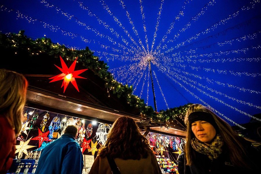 Luces y decoración navideña