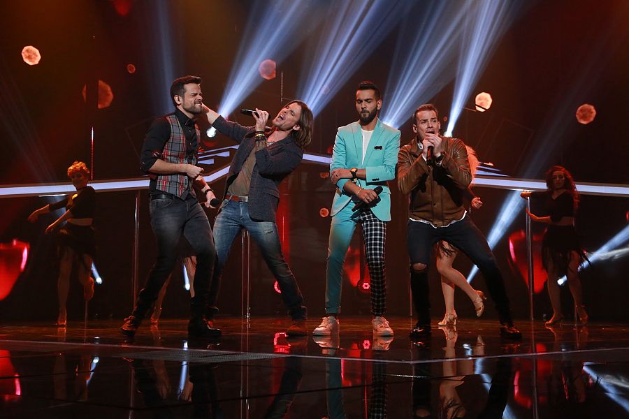 Ricky, Javián, Juan Antonio y Álex interpretan 'Corazón espinado' (Maná)