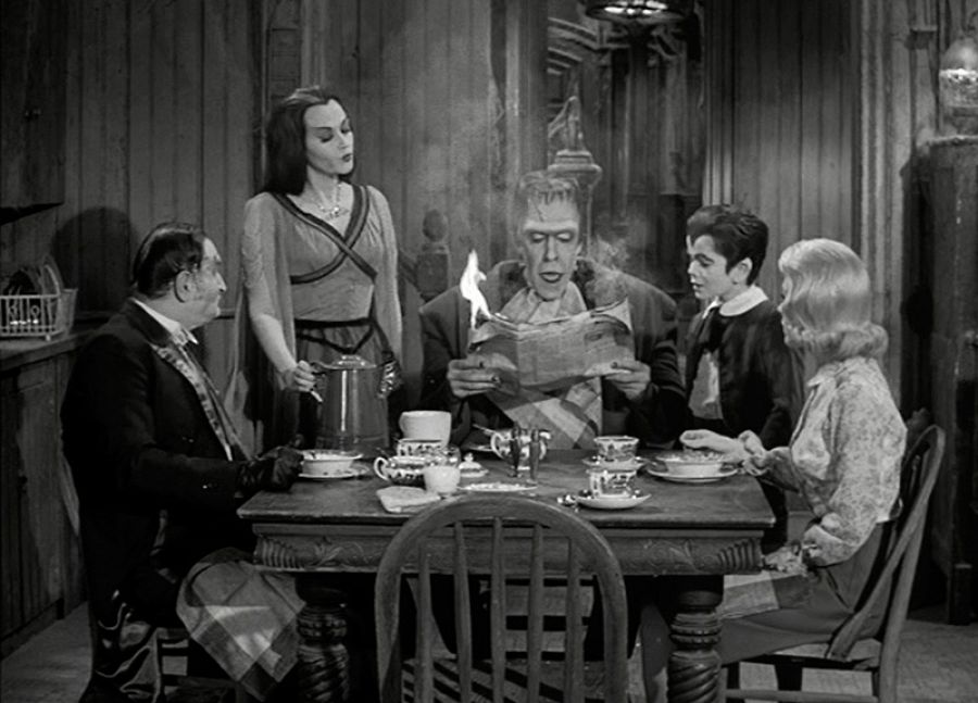 Cena en casa de 'Los Munsters'