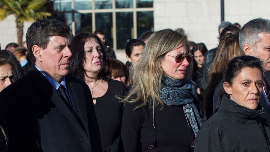 Diana López-Pinel y Juan Carlos Quer, padres de la joven Diana Quer, a su salida del tanatorio madrileño de La Paz