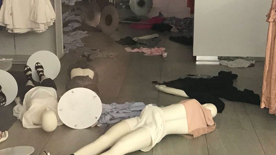 Destrozos en una tienda de H&M en Sudáfrica por una polémica sudadera