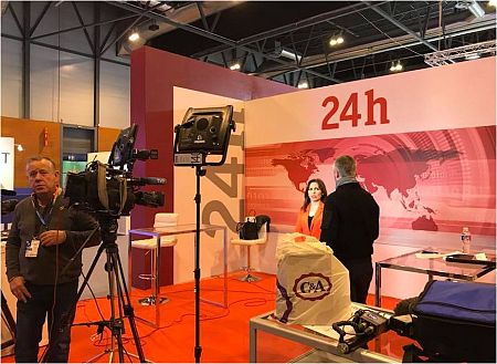 en FITUR contamos también con un estand desde el que se aportan contenidos al Canal 24 Horas y a RNE de RTVE