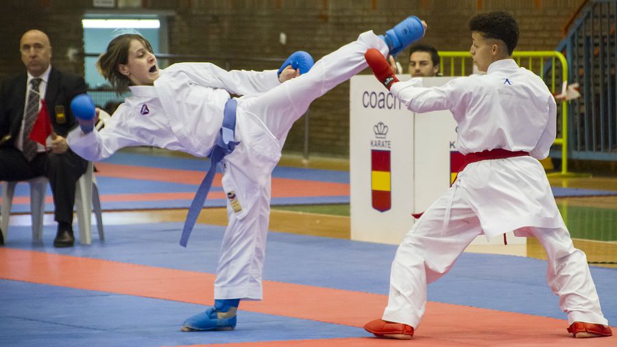 Nadia Gómez Morales en la competición de kumite