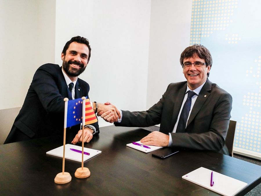 Torrent se reune con Puigdemont