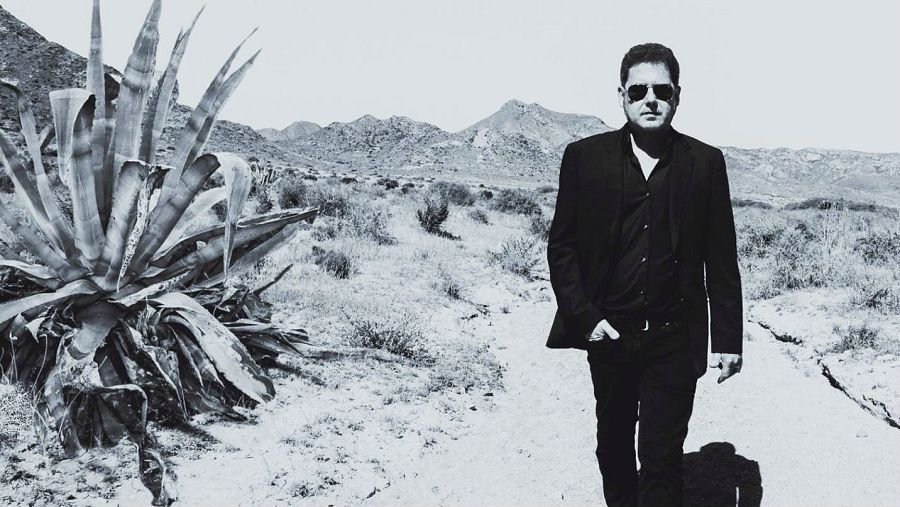 Portada del disco, con fotografía de Salvador Serrano