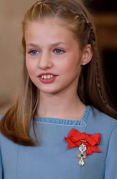 La princesa Leonor, en el Palacio Real, tras serle impuesto el Collar del Toisón de Oro.