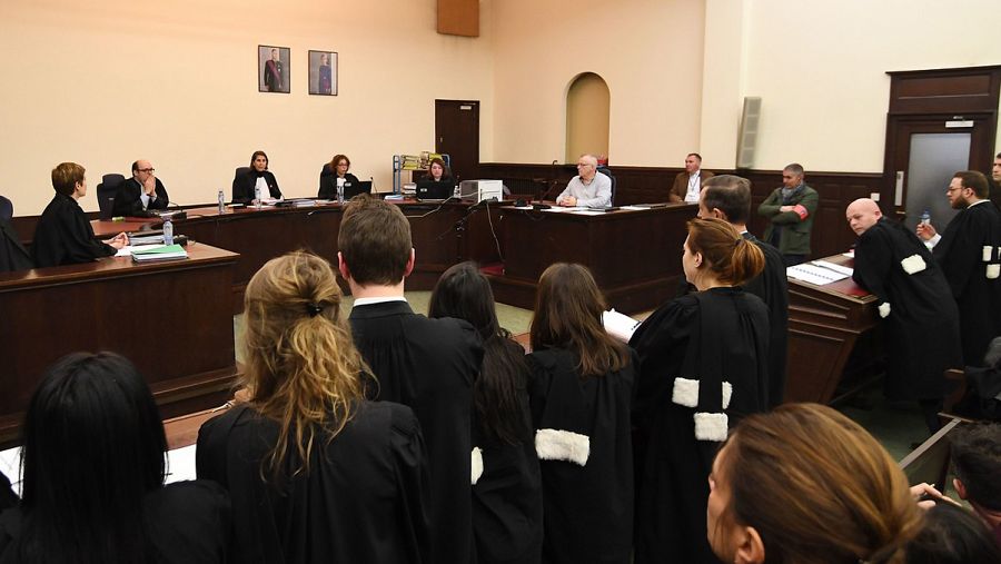 Imagen de la sala presidida por la jueza Marie-France Keutgen que juzga al presunto yihadista Salah Abdeslam, en el Palacio de Justicia de Bruselas