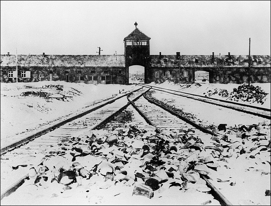 El campo de concentración de Auschwitz, en Polonia, en una imagen de 1945