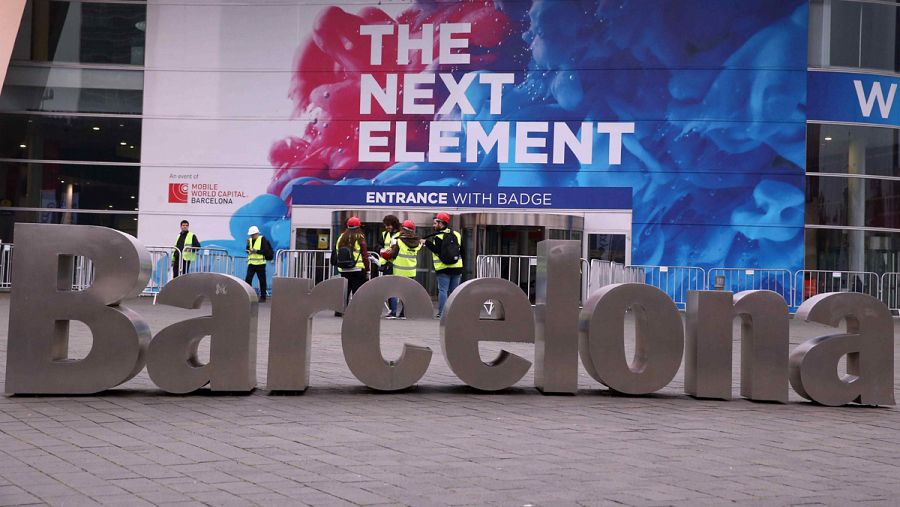 Fotografía de archivo de la entrada al MWC, en la Fira de Barcelona.