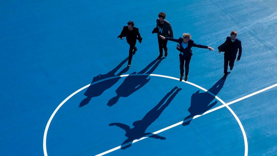 Shuarma (voz y guitarra), Julio Cascán (bajo), Jordi Ramiro (batería) y Hugo Toscano (guitarra) son Elefantes