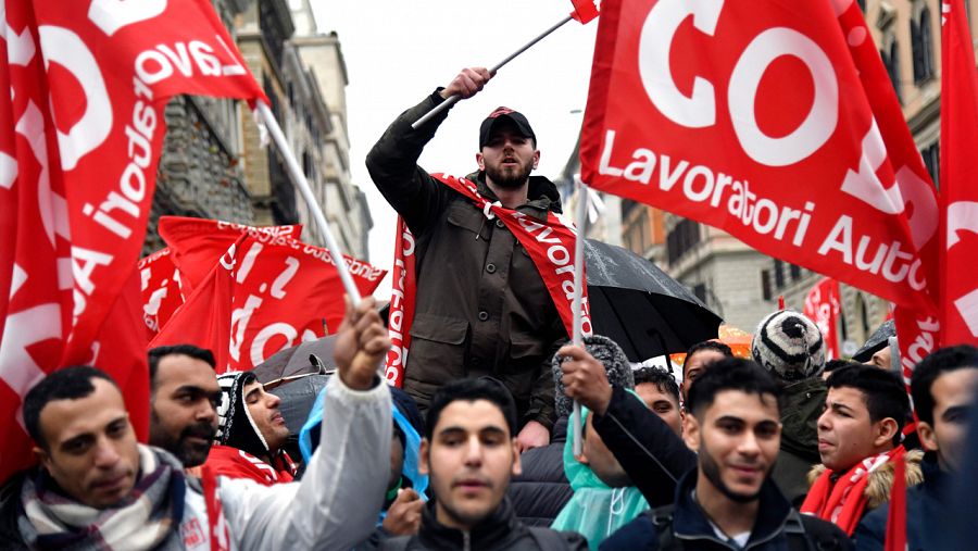 Varios manifestantes claman contra el racismo y el fascismo en Roma