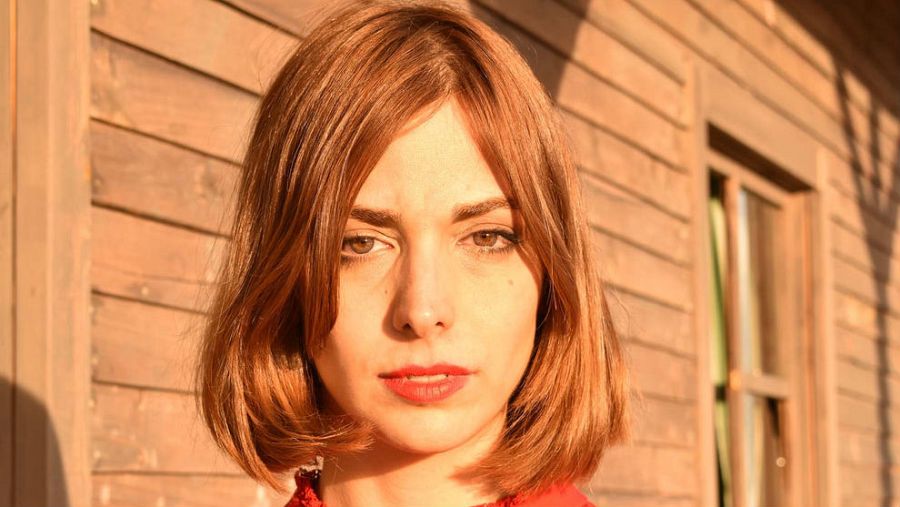 Natalia García Poza (Madrid, 1985) es Nat Simons