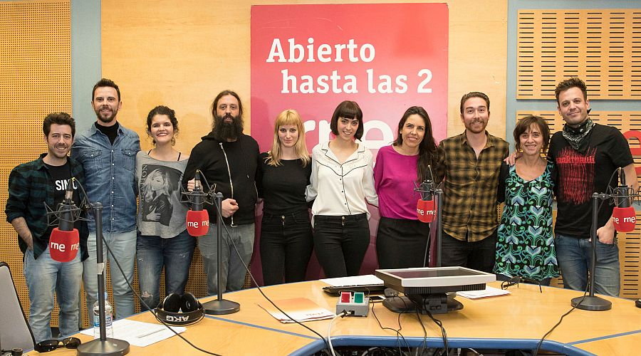 Imagen final con Nat Simons y todo el equipo de Paloma Arranz