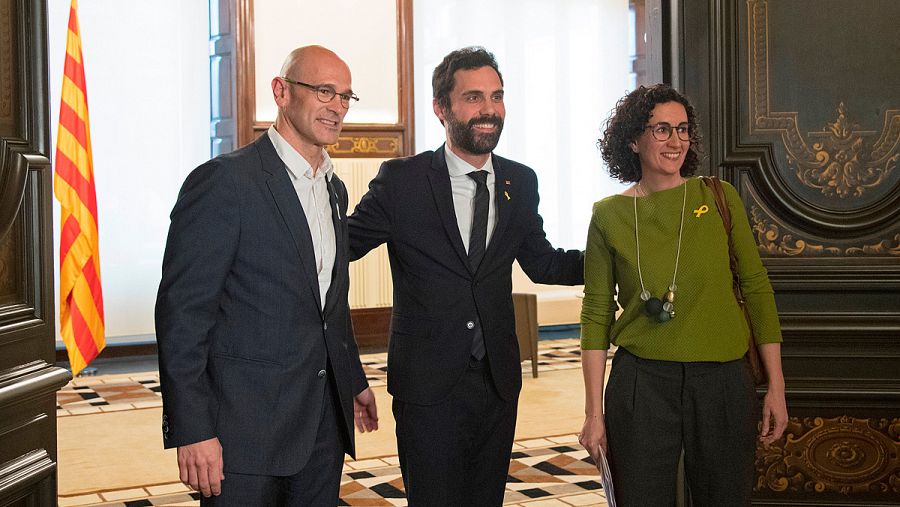 Roger Torrent, junto a Marta Rovira y Raül Romeva (ERC), antes de reunirse.