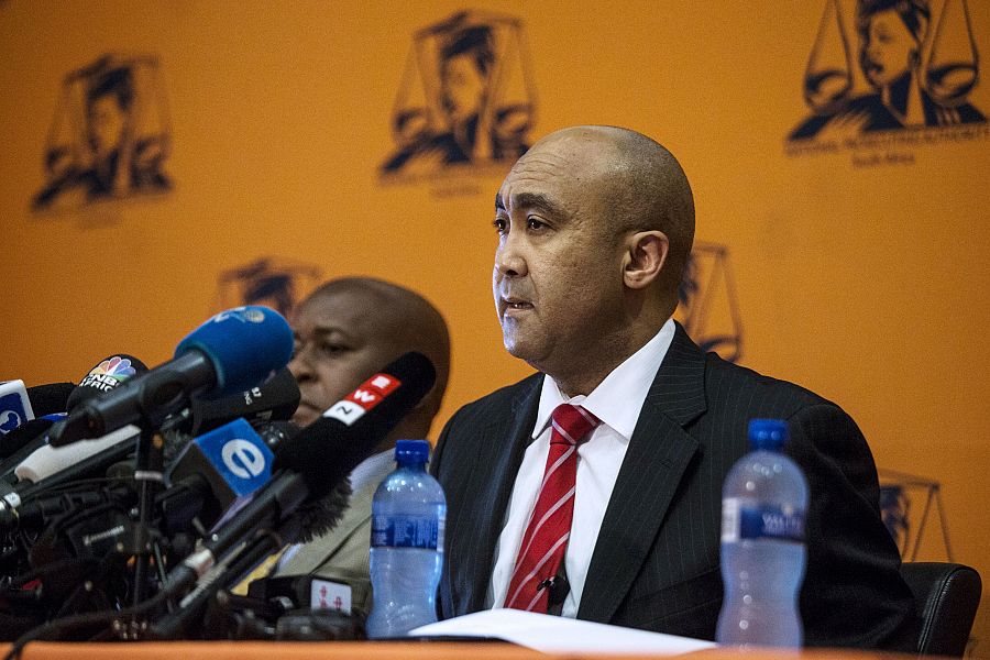 El fiscal general de Sudáfrica, Shaun Abrahams, durante la rueda de prensa en la que ha anunciado el procesamiento de Zuma