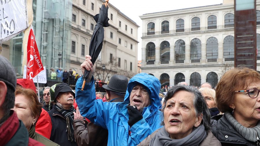 Asistentes a la manifestación por unas pensiones dignas en Madrid