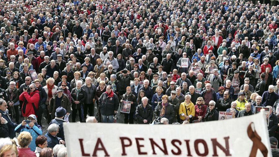 Pensionistas durante la concentración en Bilbao