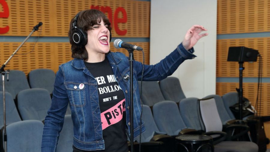 Aurora, en pleno acústico