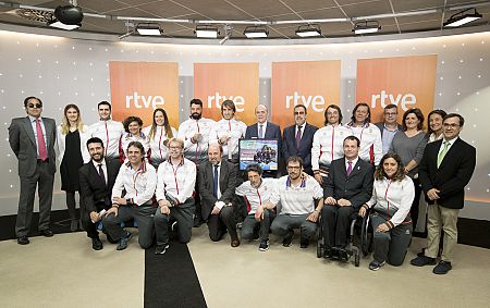 Fotografía grupal del acto que ha tenido lugar en Torrespaña